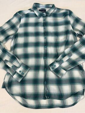American Eagle Outfitters Boyfriend Fit Green Plaid Flannel  Small Long Sleeve